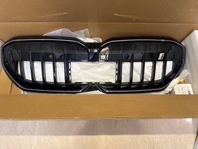 2026 BMW i5 Shadowline Iconic Glow Kidney Grille