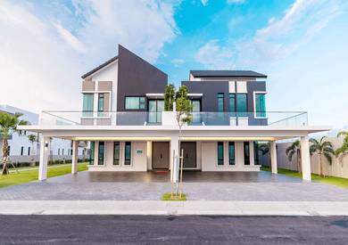 Semi-Detached House in Ujong Pasir,MLK