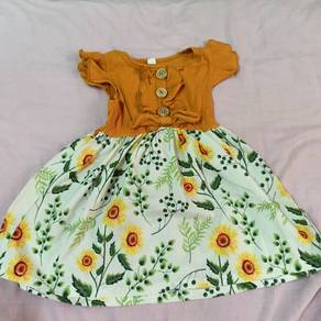 yellow dress