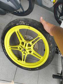 Rim dan tayar standard Y15