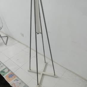 penyangkut baju & Lampu side table 