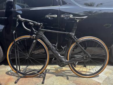 Aeroz Wind Pro Carbon Road Bike – Good Condition