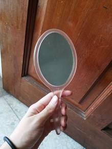 Aesthetic oval mirror with handle