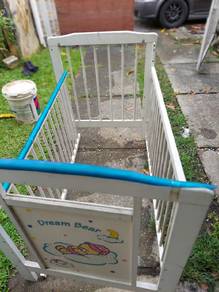 katil baby ada lantai 