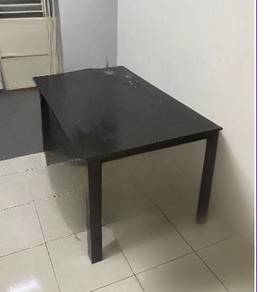 Meja Makan di Bandar Puteri Jaya