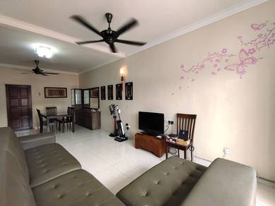 Townhouse For Sale in Cheng,MLK
