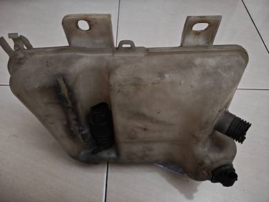 BMW e39 washer tank original.
