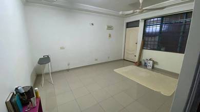 Flat For Sale in Taman Daya - Jalan Nibong 28
