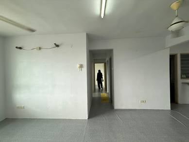 Apartment For Sale in Centrio Avenue