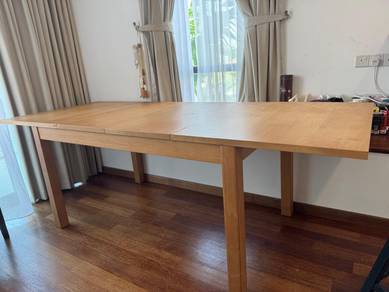 Classic Oak Extendable Dining Table