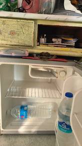 mini fridge 