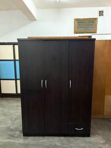 almari 3 pintu