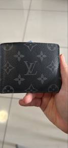 PRE- owned lv wallet for Men