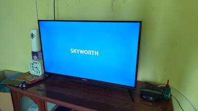 televisyen 32" jenama Skyworth