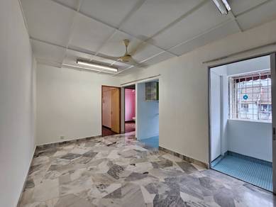 Flat For Sale in Desa Petaling Flat