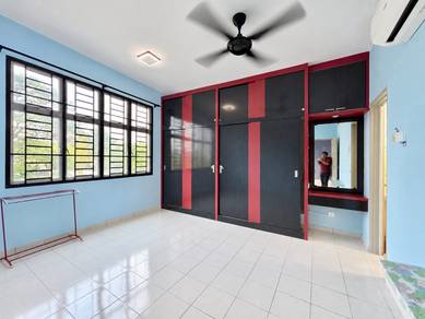 Apartment For Sale in Molek Ria