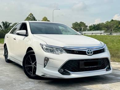 Toyota Camry HYBRID in Setia Tropika, JHR