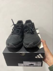 Kasut running adidas