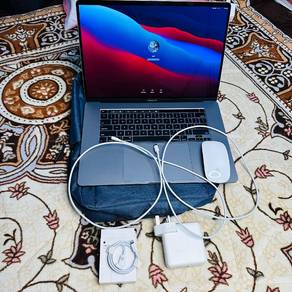 MacBook pro 16 inch Intel core i9 with 32 Ram