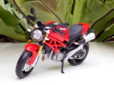 Maisto 1-12 DUCATI MONSTER 696 Red Motorcycle