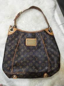 Louis Vuitton Shoulder Bag