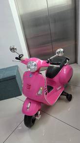 vespa electric scooter
