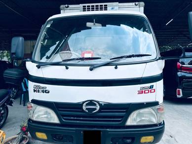2012 Reg Hino 300 Luton Chiller 13 kaki 1 tan