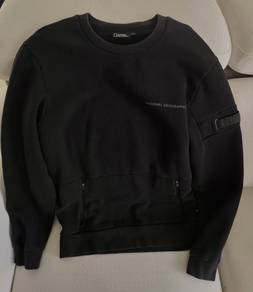 National Geographic black crewneck sweatshirt