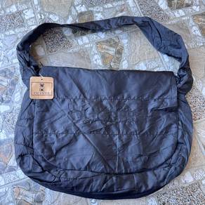 Oliver brand puffer-style crossbody shoulder bag.