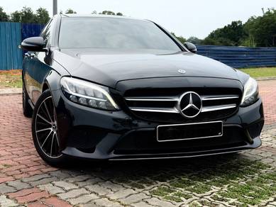 Mercedes Benz 200 in Gelang Patah, JHR