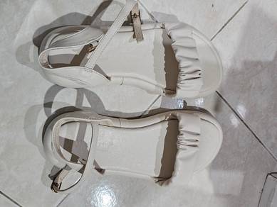summer white shoes 