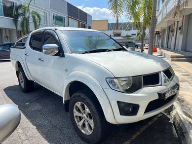 Mitsubishi Triton in Nilai, NSN