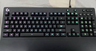 Logitech Keyboard dan Fantech Speaker 