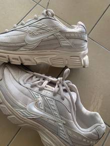 Nike Initiator