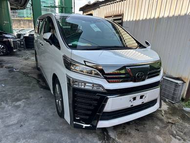 Toyota Vellfire GOLDEN EYES II in Damansara Kim, SGR