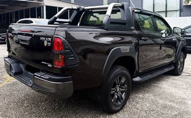 Toyota Hilux E in Damansara, KUL