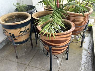 Heavy Duty Creamic Flower Pots with Metal Stands
