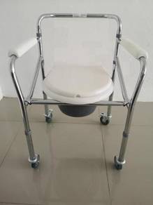 Commode chair toilet aid kerusi mandi ada 4 roda'