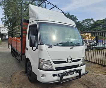 Hino WU720 21 Kaki EnjinHijau 20 Feet Kargo 7500kg