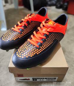 Kasut Bola Untuk Dijual