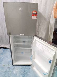 refrigerator petisejuk free delivery