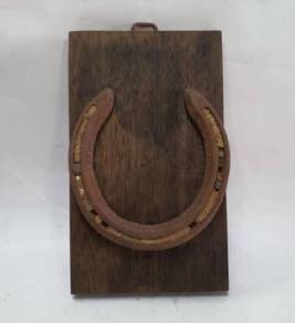 Horseshoe Memorial Reclaimed Barn Wood Your own ho