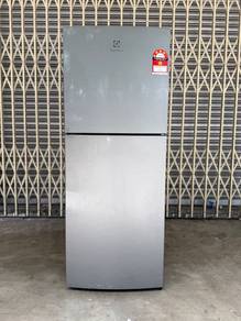 2 Door Electrolux Fridge Peti ais 210Liters
