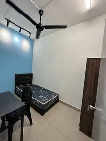 Room in Kota Kemuning, SGR