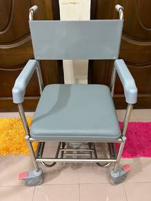 Stainless Steel Commode with Plastic Fork