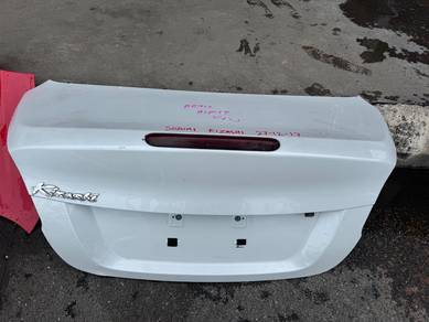 No 27-12-17 Suzuki Kizashi Rear Bonnet Japan