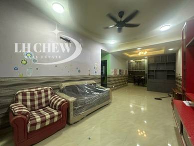 Condominium For Rent in The Golden Triangle