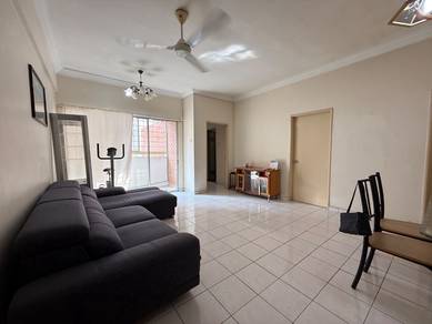 Condominium For Rent in Green Acre