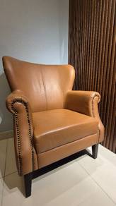 Premium Leather Armchair – Like New (10/10) 