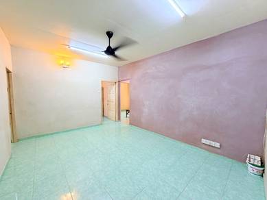 Flat For Rent in Bandar Bukit Tinggi 2